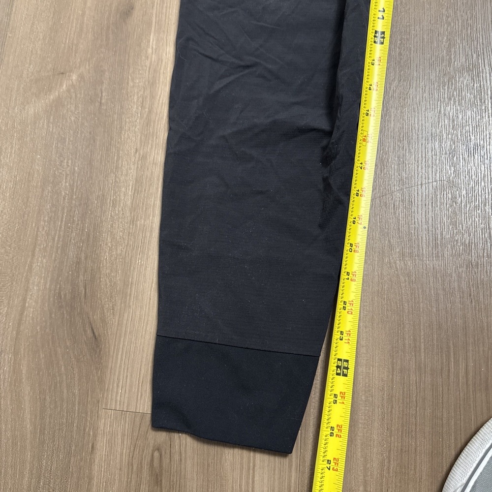 Athleta Black Capris with Zipper Pockets - Picture 5 of 8